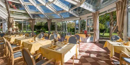 Golfurlaub - Adults only - Restaurant mit Wintergarten - Hotel Alpenhof Brixen