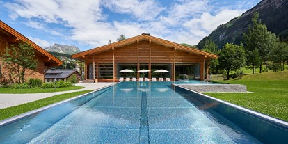 Golfurlaub - Umgebungsschwerpunkt: Fluss - Davos Dorf - Outdoor Pool - Hotel Post Lech