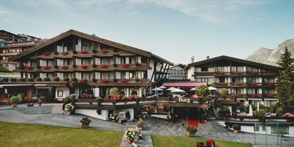 Golfurlaub - Parkplatz - Burg Hotel Oberlech