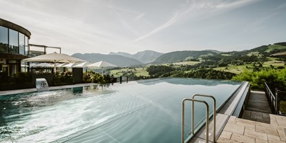 Golfurlaub - Sonnenterrasse - Deutschland - Infinity-Pool - Bergkristall - Mein Resort im Allgäu