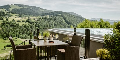 Golfurlaub - Zimmersafe - Oberstaufen - Panoramaterrasse - Bergkristall - Mein Resort im Allgäu