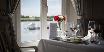 Golfurlaub - Abendmenü: à la carte - Flusslandschaft Elbe - Pegelhaus - Zollenspieker Fährhaus
