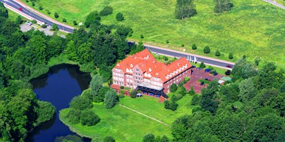 Golfurlaub - Hunde am Golfplatz erlaubt - Mecklenburg-Vorpommern - Luftbild Hotel - Park Hotel Fasanerie