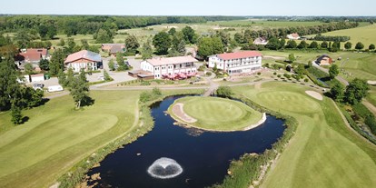 Golfurlaub - Clubhaus - Deutschland - Außenansicht Golfpark Strelasund - Golfpark Strelasund