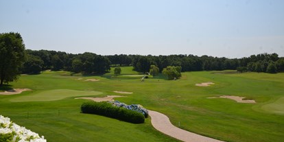 Golfurlaub - Golfkurse vom Hotel organisiert - Italien - AUSBLICK VOM CLUBHOUSE-RESTAURANT - Golf Hotel Castelconturbia