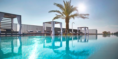 Golfurlaub - Pools: Infinity Pool - Quellenhof Luxury Resort Lazise