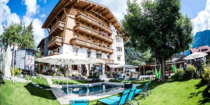 Golfurlaub - Golfkurse vom Hotel organisiert - Tiroler Unterland - Vom Alpenhotel Tyrol (AHT) aus, kann man direkt auf den Golfplatz nebenan. - Alpenhotel Tyrol - 4* Adults Only Hotel am Achensee