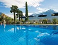 Golfhotel: Relaxen am Pool mit Blick auf die Kurstadt Meran - Park Hotel Reserve Marlena