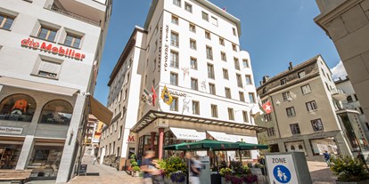 Golfurlaub - Fahrstuhl - Graubünden - Aussenansicht Art Boutique Hotel Monopol - Art Boutique Hotel Monopol