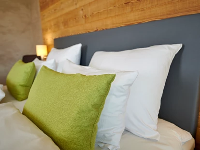 Golfurlaub - Deutschland - bequeme Kissen für erholsamen Schlaf - Bachhof Resort Straubing - Hotel und Apartments