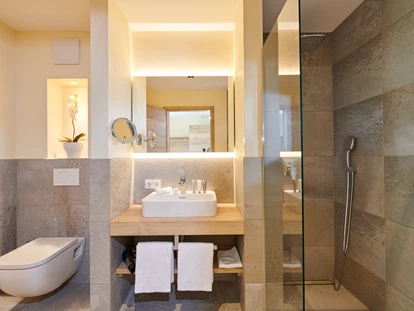 Golfurlaub - Deutschland - Badezimmer Typ Donau - Bachhof Resort Straubing - Hotel und Apartments