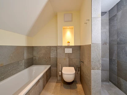 Golfurlaub - Deutschland - Badezimmer Ferienhaus - Bachhof Resort Straubing - Hotel und Apartments