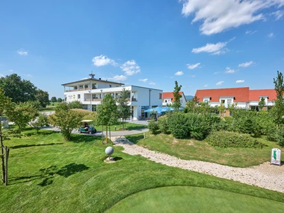 Golfurlaub - Deutschland - Hotel und 5* Ferienhaus Apartments - Bachhof Resort Straubing - Hotel und Apartments
