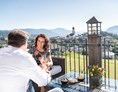 Golfhotel: Hotel Terrasse mit Panoramablick -  Hotel Emmy-five elements