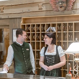 Golfhotel: Unser Rezeptionsteam freut sich auf ein persönliches "Grüß Gott" - Inntalerhof - DAS Panoramahotel