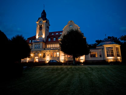 Golfurlaub - Deutschland - Aussenansicht bei Nacht - Bernsteinschloss Wendorf