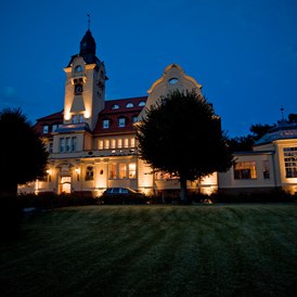 Golfhotel: Aussenansicht bei Nacht - Schlosshotel Wendorf & Resort MV19412