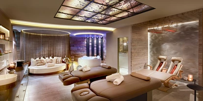 Golfurlaub - Deutschland - Private Spa-Suite für Partner-Anwendungen mit Whirlwanne, Infrarot-Liegen und Kuscheloase - 5* Wellness- & Sporthotel Jagdhof