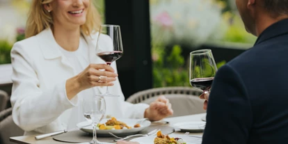 Golfurlaub - Deutschland - Paar beim Galadinner im Hotel Drei Quellen Therme - Hotel Drei Quellen Therme